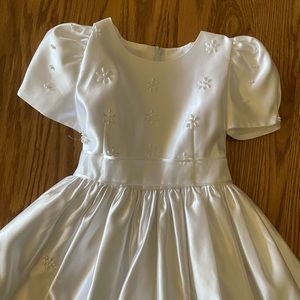 White short sleeved dress, size 6